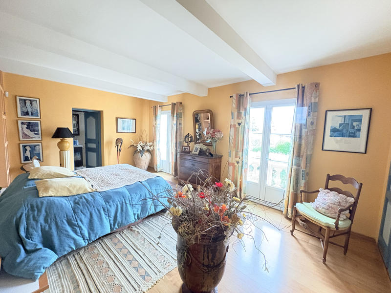 Villa - 311 m² - 11 pièces