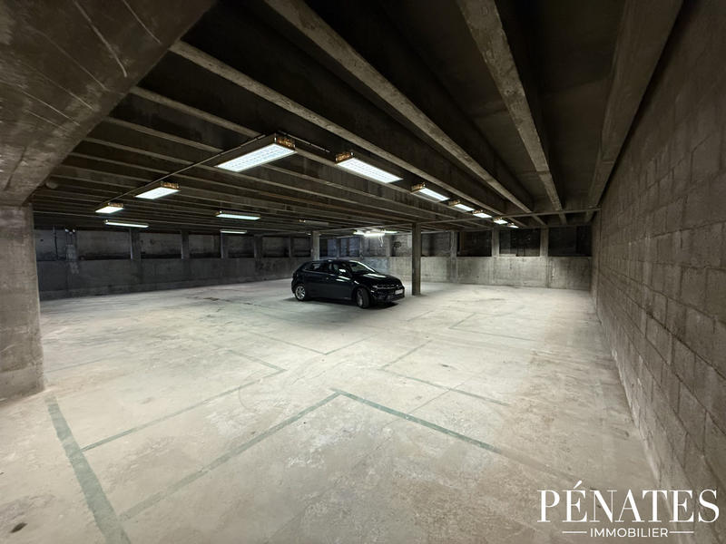 Local d'activités - 325 m²