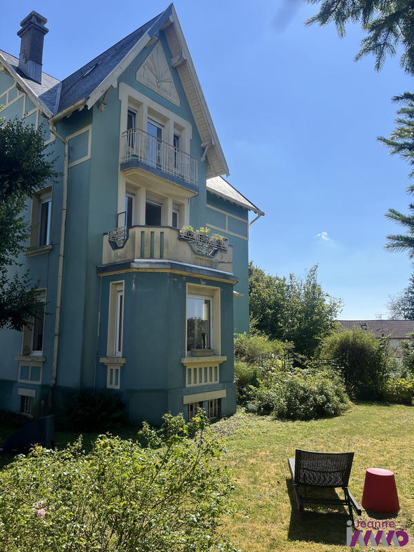 Maison - 210 m² - 7 pièces