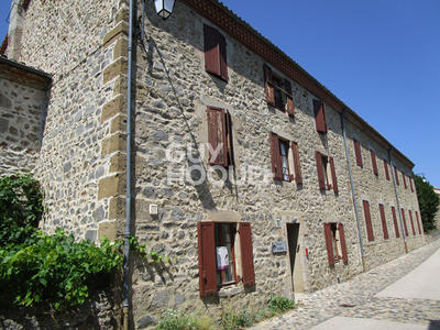 Maison - 400 m² - 40 pièces