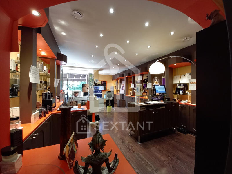 Local commercial - 100 m² - 6 pièces