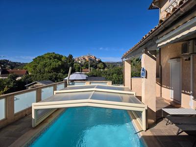 Villa - 200 m² - 8 pièces