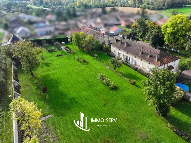 Maison - 600 m² - 16 pièces