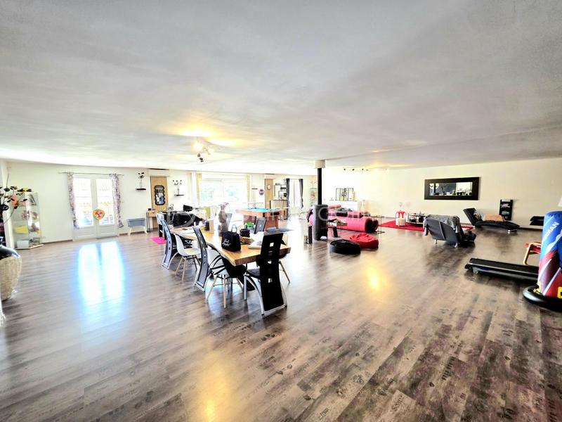 Villa - 390 m² - 12 pièces