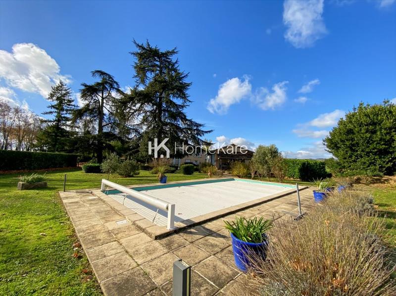 Maison de maîtres - 300 m² - 8 pièces