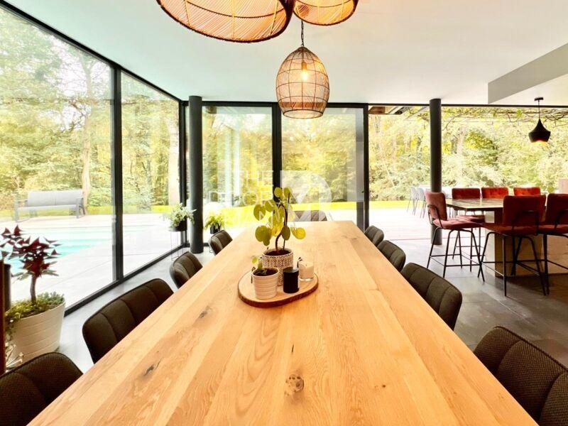 Maison - 239 m² - 7 pièces