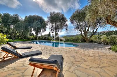 Maison - 295 m² - 7 pièces