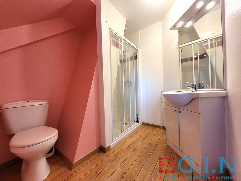 Maison - 235 m² - 8 pièces