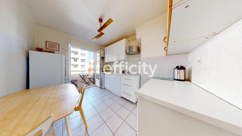 Appartement - 100 m² - 4 pièces