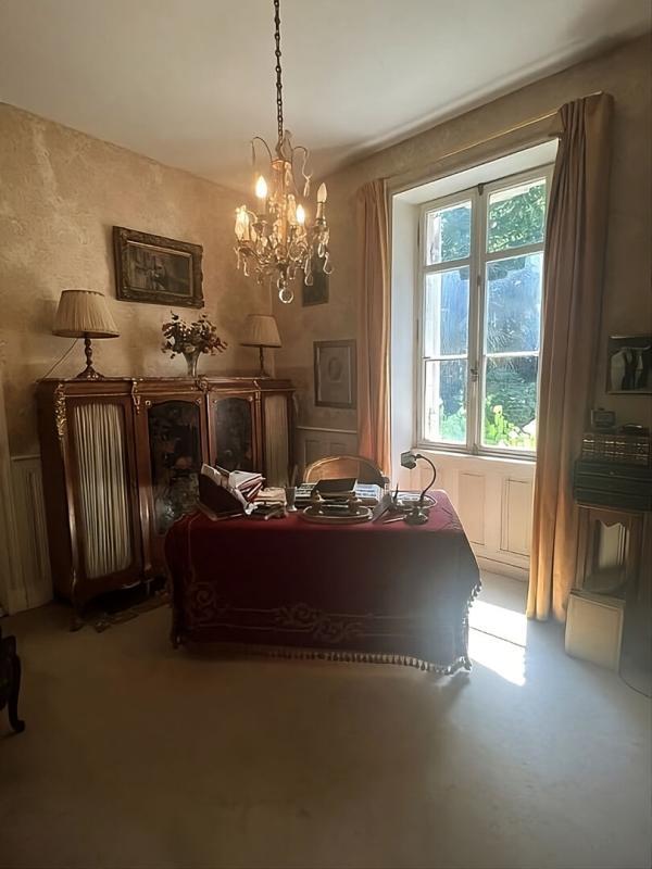 Propriété - 200 m² - 9 pièces