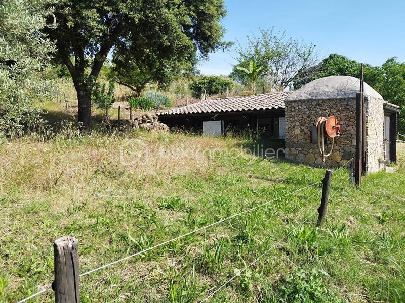 Propriété - 402 m² - 28 pièces