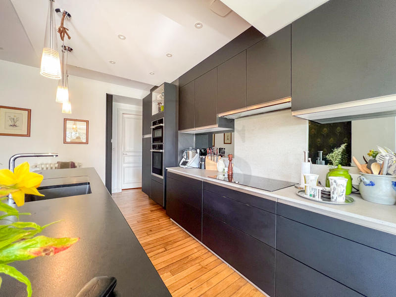 Maison - 235 m² - 10 pièces