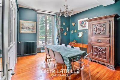 Maison - 248 m² - 12 pièces