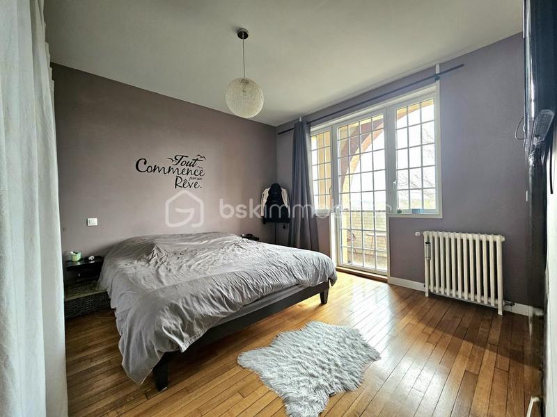 Demeure - 225 m² - 9 pièces