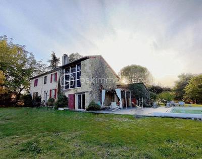 Maison ancienne - 210 m² - 7 pièces