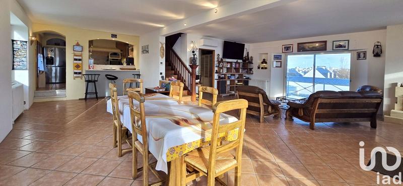 Maison - 216 m² - 7 pièces