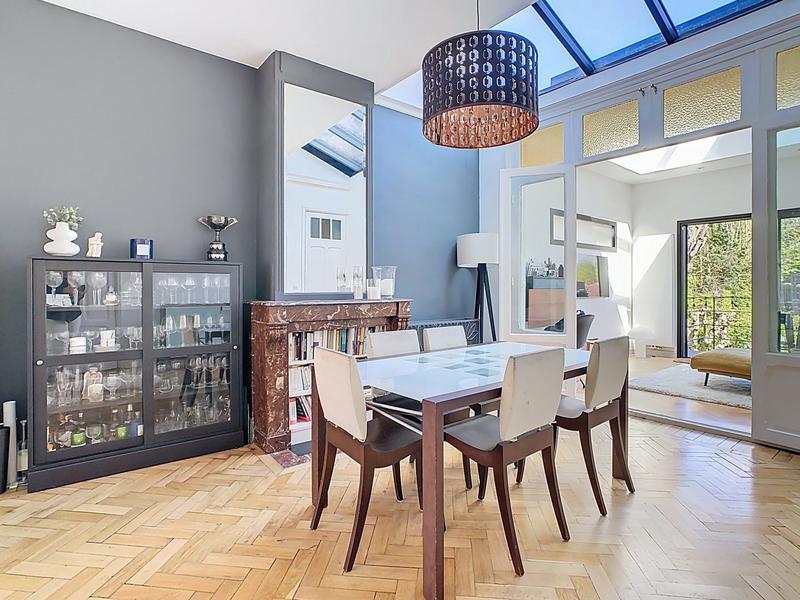 Maison - 220 m² - 9 pièces