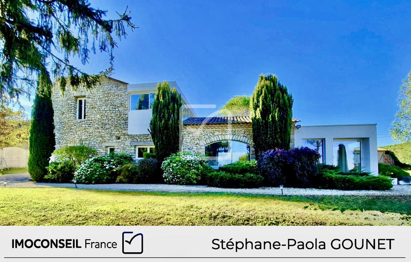 Maison - 290 m² - 11 pièces