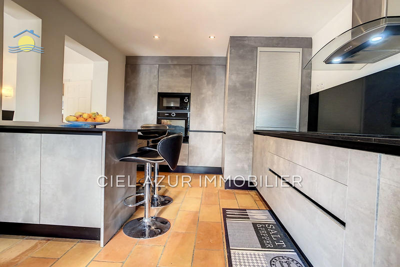 Maison - 211 m² - 6 pièces