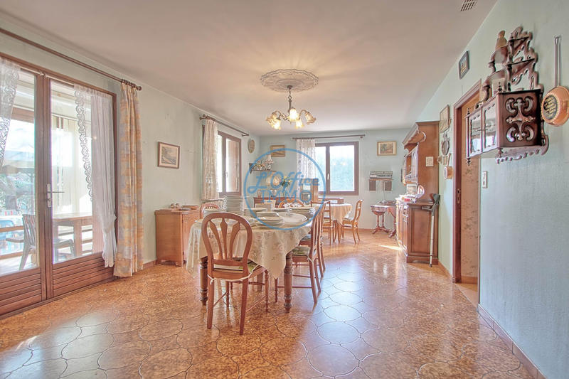 Maison - 200 m² - 8 pièces