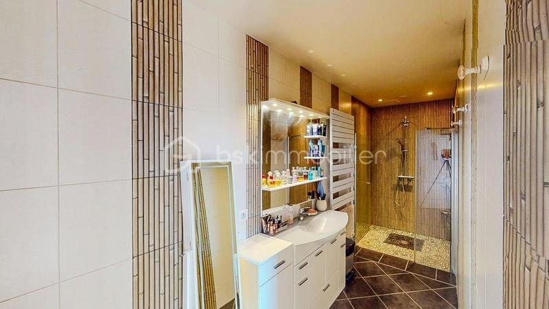 Maison - 311 m² - 10 pièces