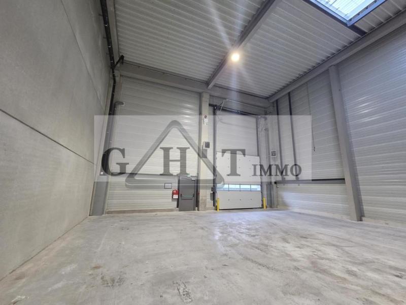 Entrepôt - 1 540 m²