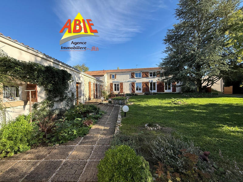 Maison - 240 m² - 10 pièces