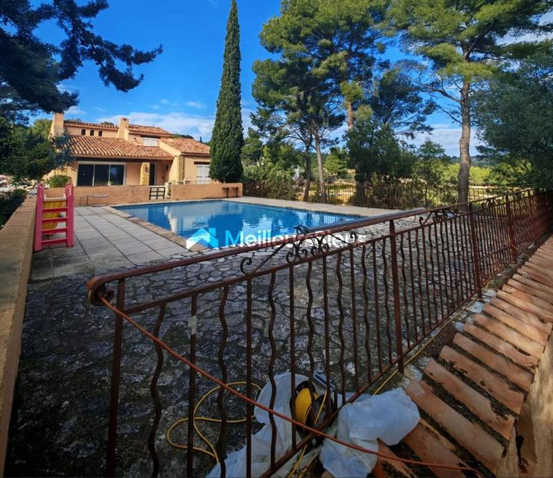 Propriété - 200 m² - 10 pièces