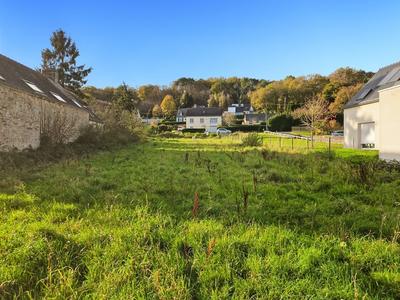 Terrain constructible - 1 100 m²