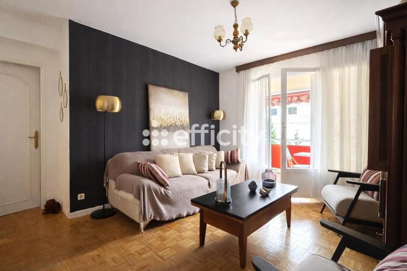 Appartement - 90 m² - 5 pièces