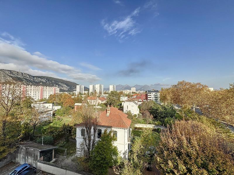 Appartement - 98 m² - 5 pièces