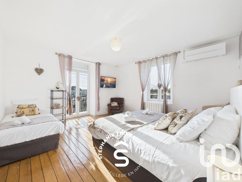 Maison - 245 m² - 9 pièces