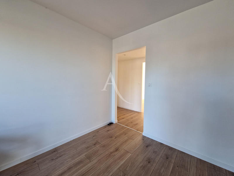 Bureau - 16 m² - 8 pièces