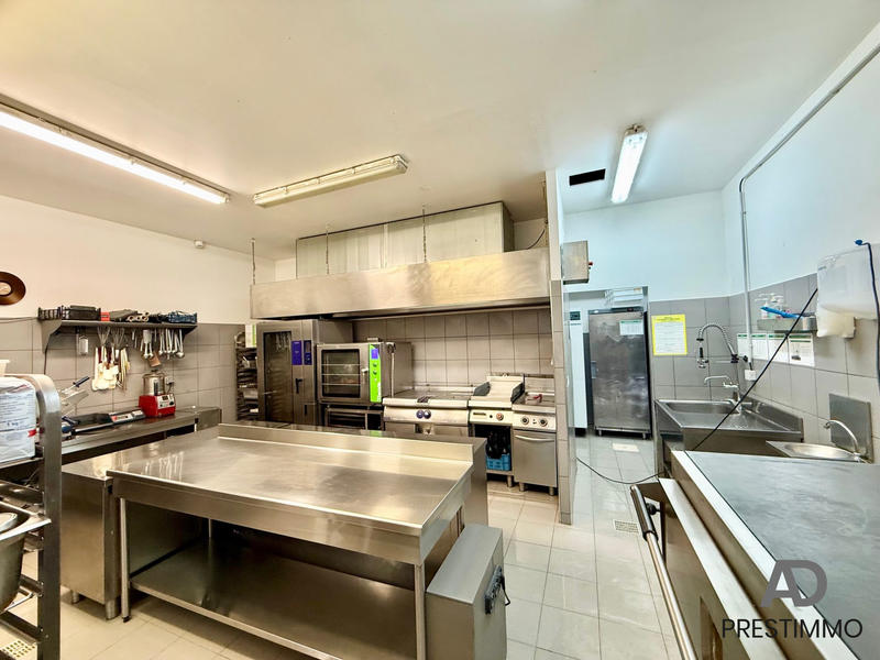 Local commercial - 179 m² - 4 pièces