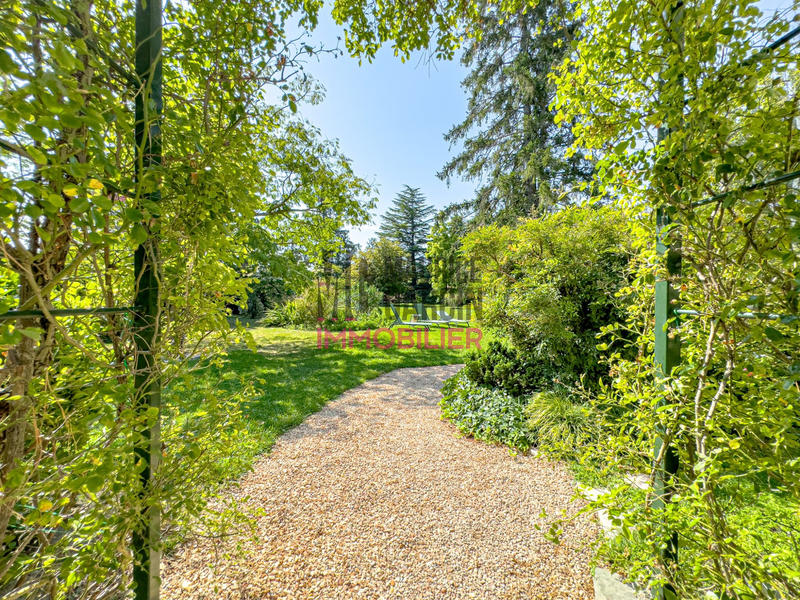 Maison - 196 m² - 6 pièces