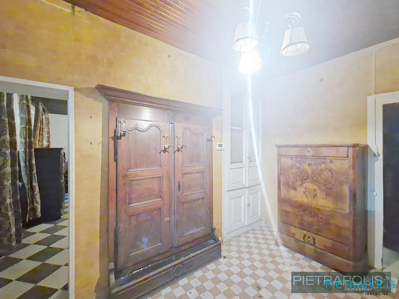 Maison - 242 m² - 8 pièces