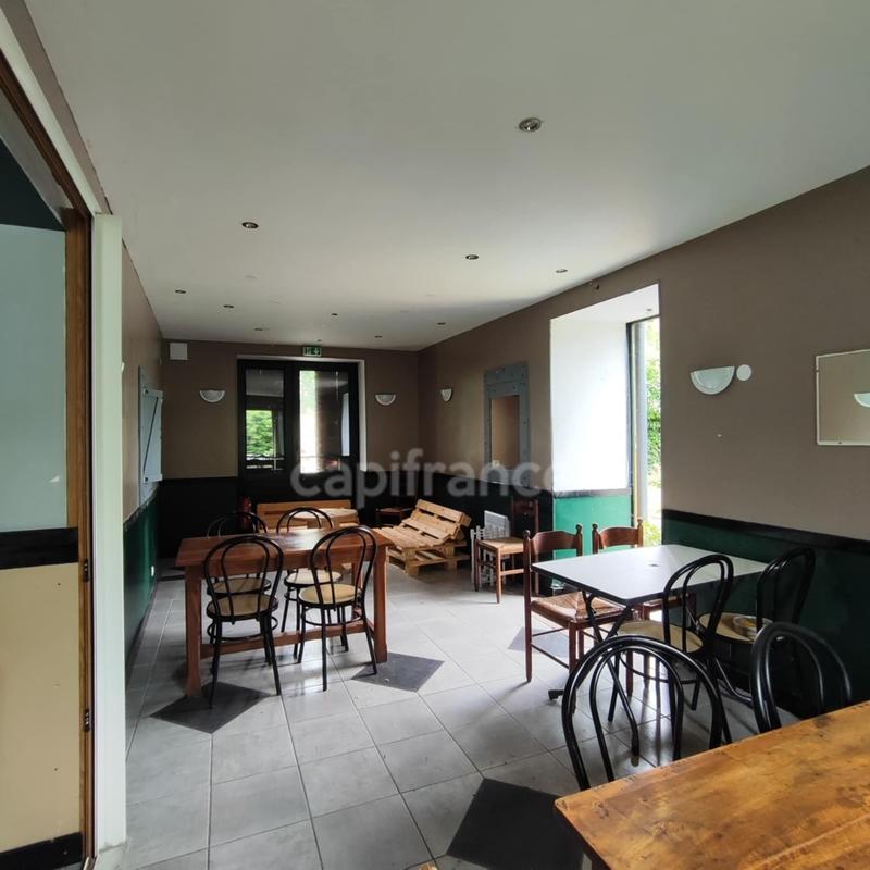 Maison - 200 m² - 2 pièces