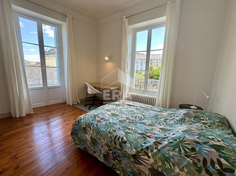 Maison - 338 m² - 14 pièces