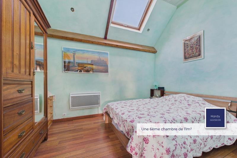 Maison - 266 m² - 9 pièces