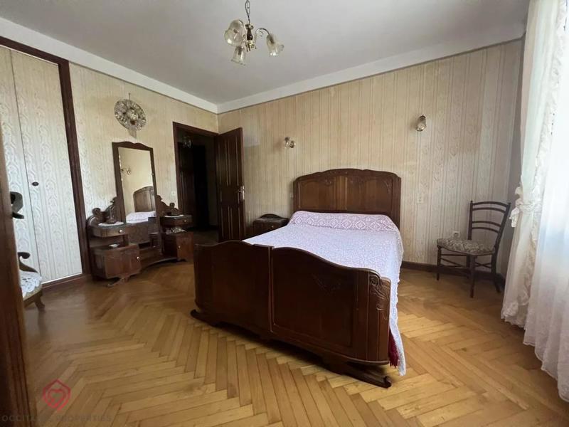 Maison - 221 m² - 8 pièces