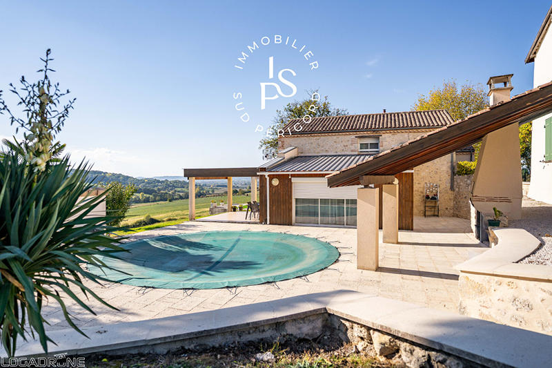 Demeure - 649 m² - 33 pièces