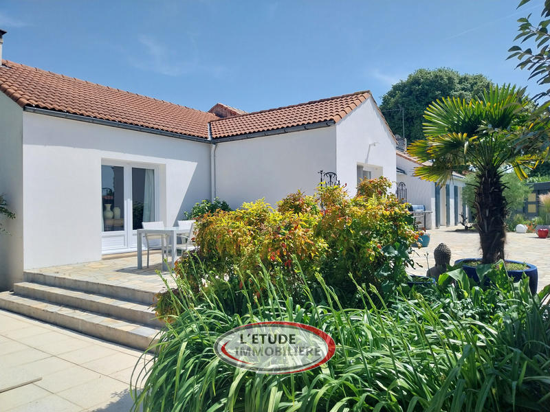 Villa - 222 m² - 8 pièces