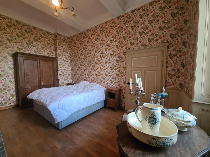 Propriété - 1 400 m² - 23 pièces