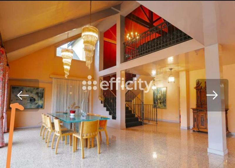 Maison - 300 m² - 9 pièces