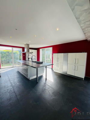 Maison - 240 m² - 7 pièces