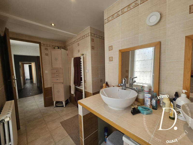 Maison - 221 m² - 9 pièces