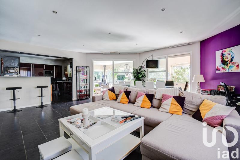 Maison - 238 m² - 7 pièces