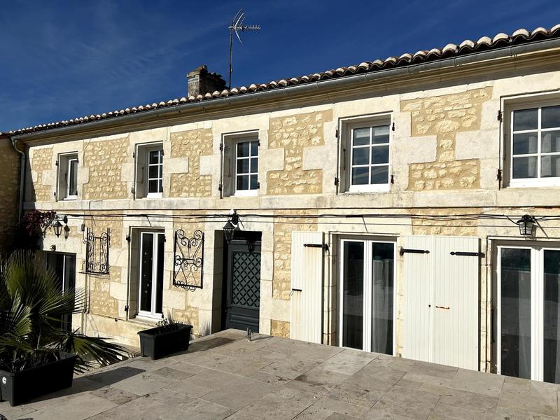 Maison - 240 m² - 8 pièces
