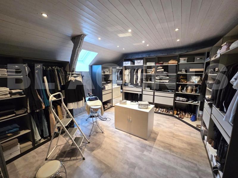 Maison - 252 m² - 7 pièces