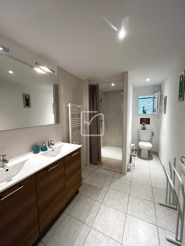 Maison - 205 m² - 8 pièces